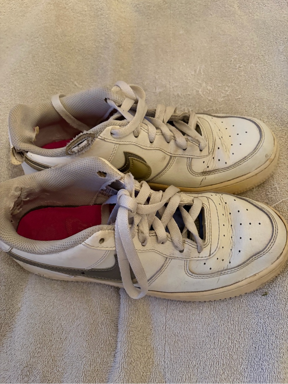 Women’s size 8.5 / Kid’s 7Y Nike Air Force 1 GS White Silver Goldo
